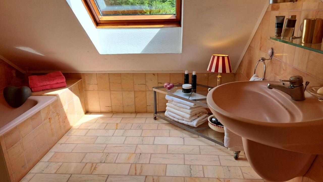 Ferienwohnung In Bad Wilhelmshoehe Weltkulturerbe คาสเซล ภายนอก รูปภาพ